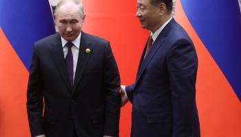 بوتين وشي خلال اجتماع ثنائي في بكين، 16 مايو 2024 (Getty)