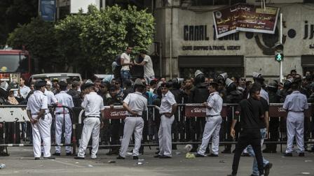 الأمن المصري أمام نقابة الصحافيين خلال إحدى المظاهرات